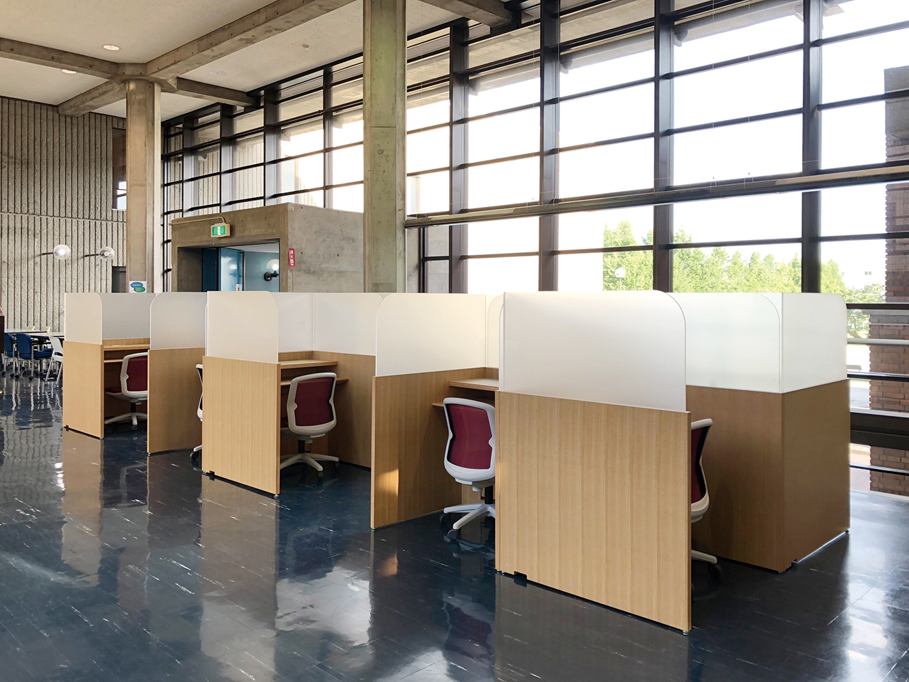 大学図書館のAVブース／千葉県