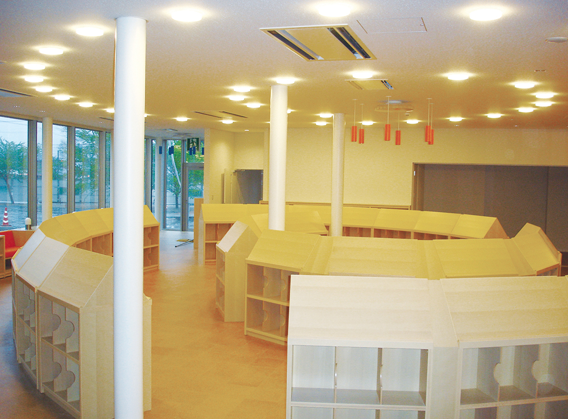 複合学習施設内の図書館／長野県