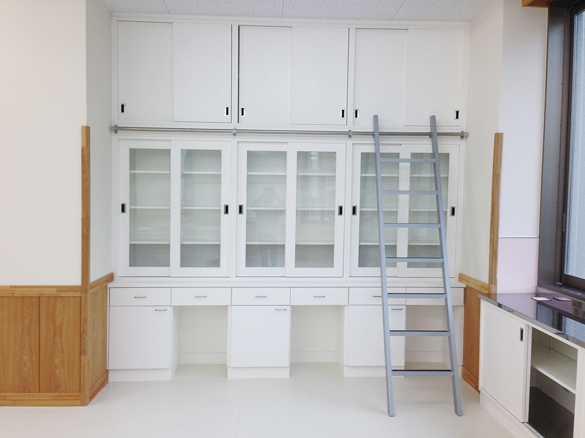 高等学校教室の収納家具